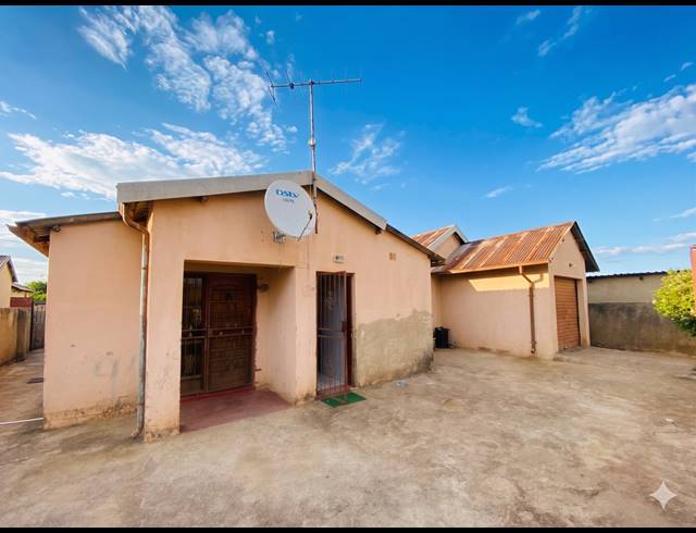 2 BEDROOM HOUSE FOR SALE IN SEBOKENG ZONE 11